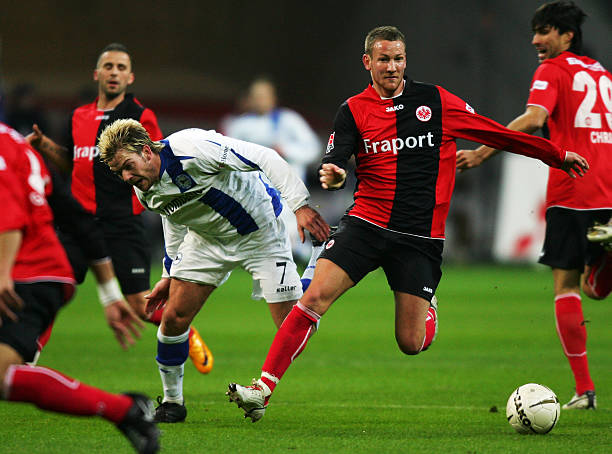 力图将球挡 力图将球挡