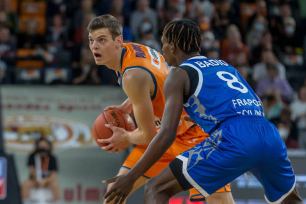 赛季亮眼 赛季亮眼