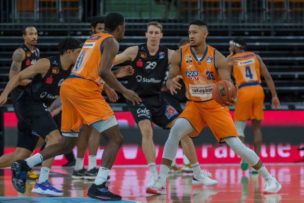 赛程调整牵 赛程调整牵