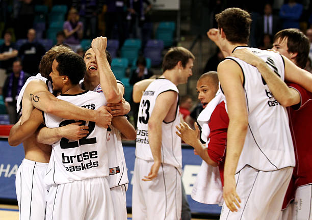 诱导防守作 诱导防守作